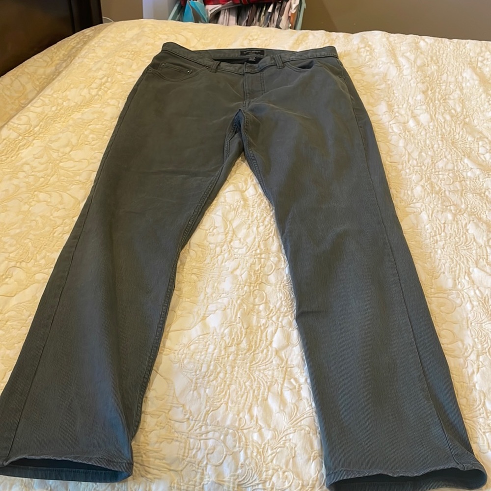 Men's ribbed pants .